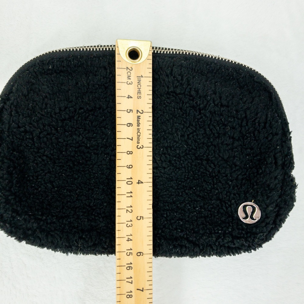 Lululemon Everywhere Fleece Belt Bag Womens OS Black Sherpa Waist Fanny Pack - Picture 14 of 16